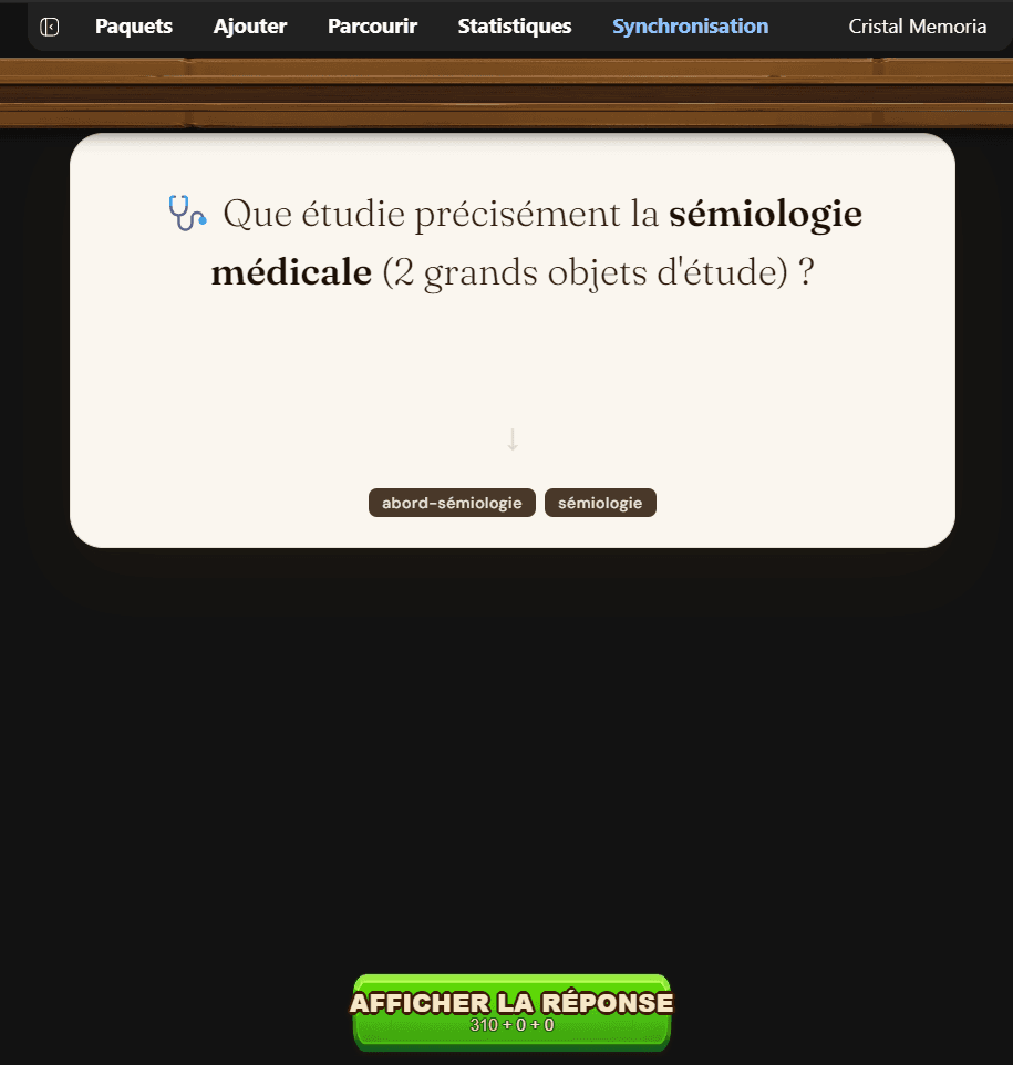 Recto d'une carte Anki au format #Parchemins de Savoir : la question, une flèche vers le bas, et les étiquettes en pastilles